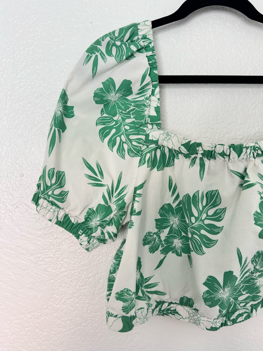American Eagle Square-Neck Puff Sleeve Crop Top in White and Green Size Large - Picture 2 of 6